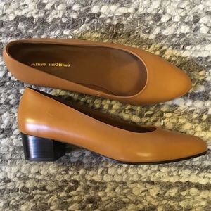Anne Thomas Tan Pumps - Brand New, Size 40